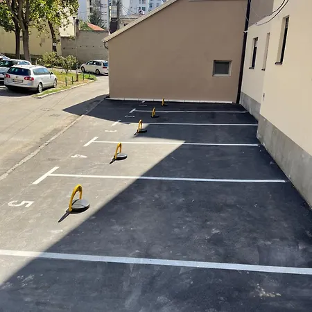R&b Apartament *